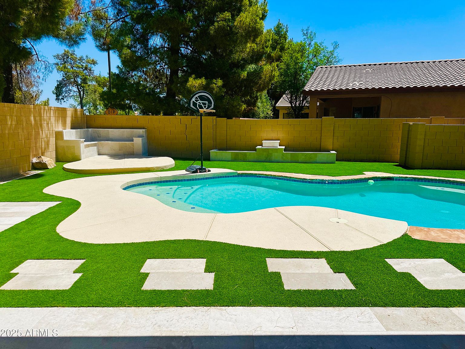1972 W OLIVE Way