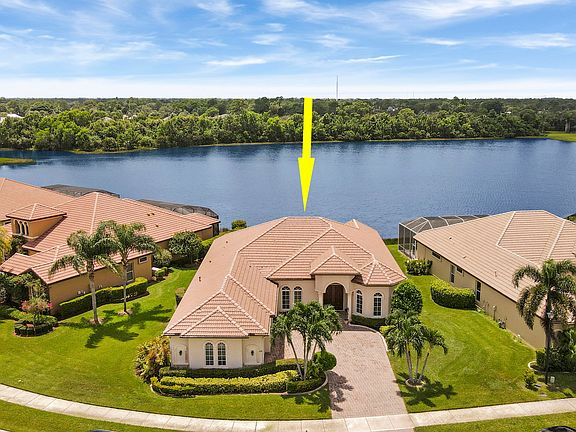 3rd image of 899 SW Grand Reserve Boulevard