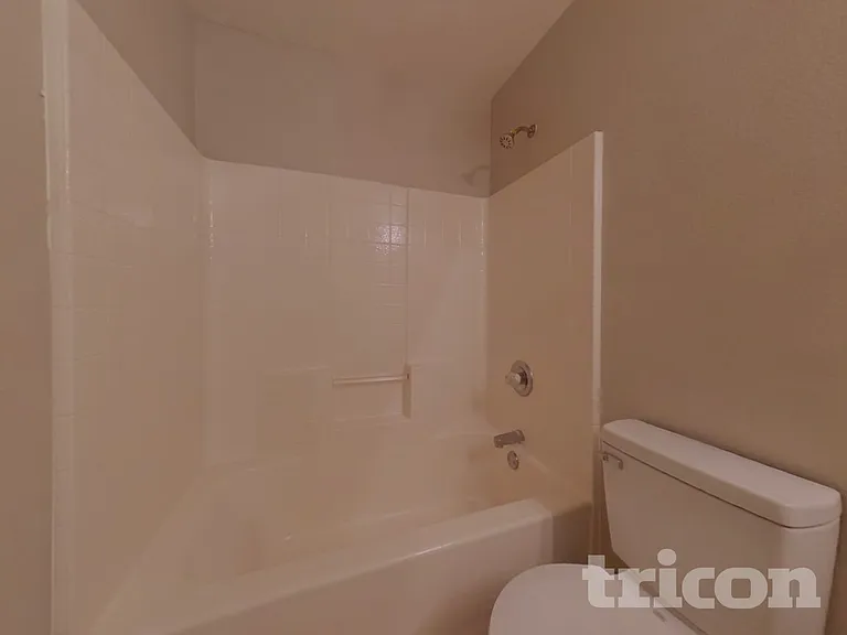 233 Amherst Dr — Photo 16