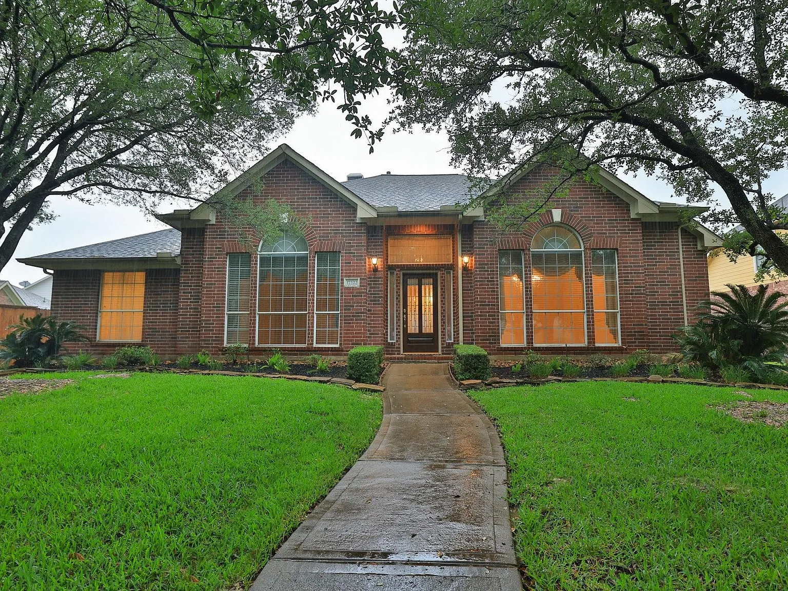 4 bed, 3.0 bath, 3008 sqft, $3,400 — Photo 2