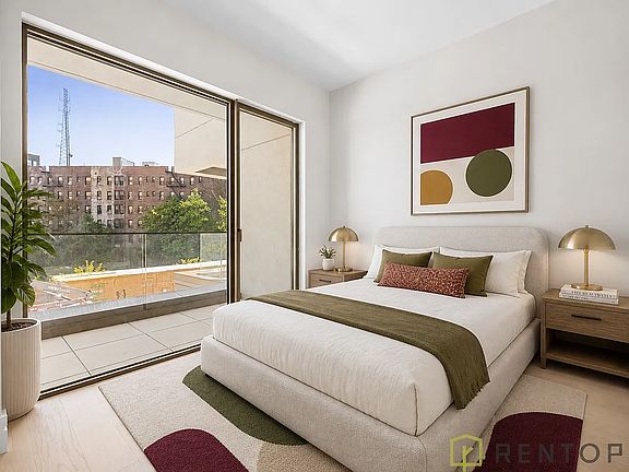 4th image of 960 Franklin Ave #451