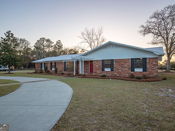 3rd image of 185 Pierce St