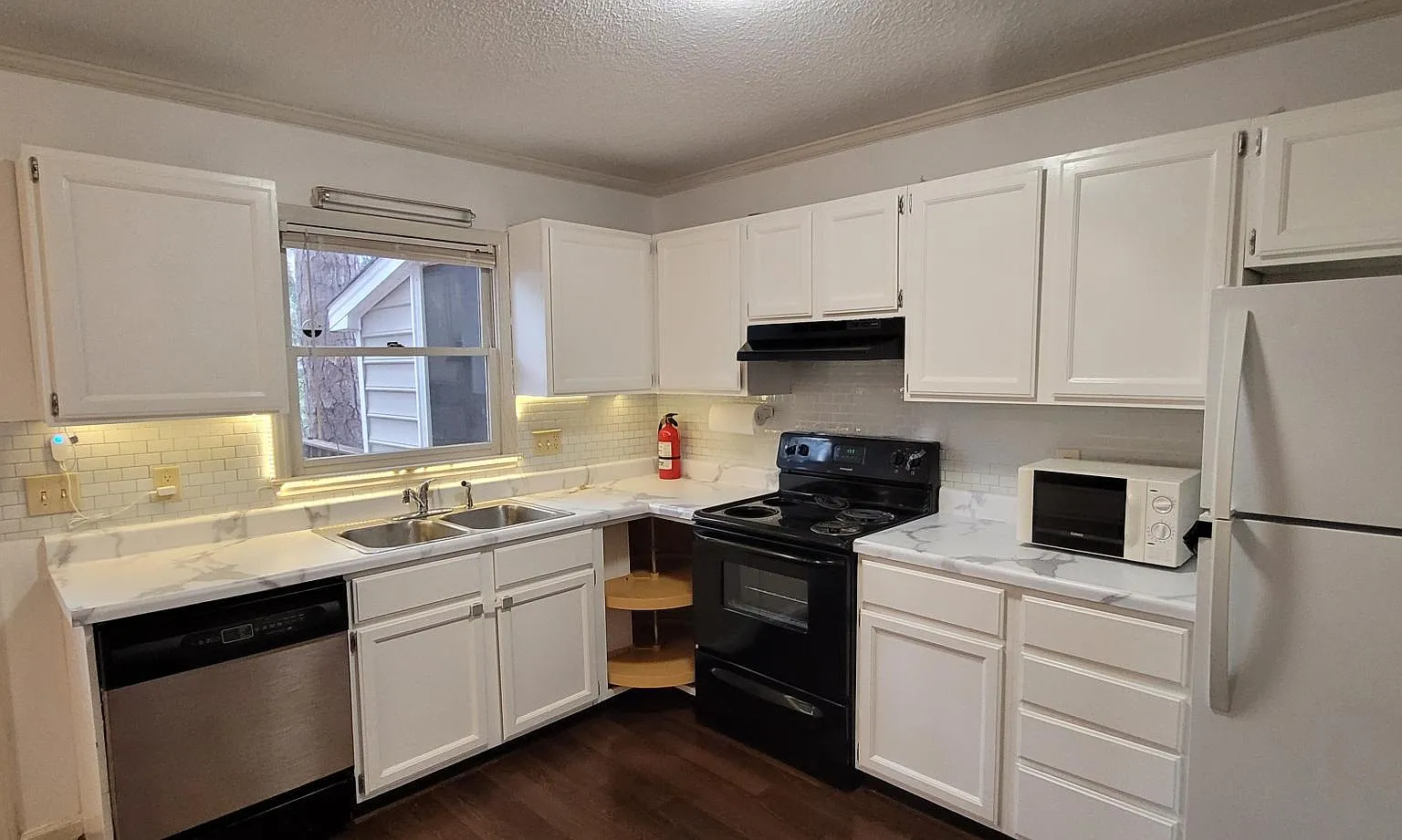 2 bed, 2.5 bath, 1024 sqft, $1,590 — Photo 4