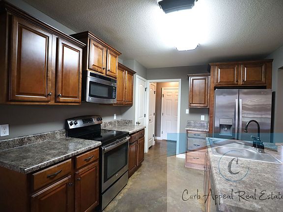 4th image of 705 Victory Ln