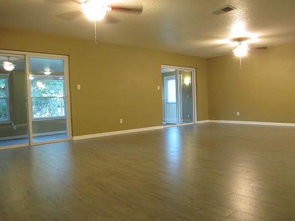 2nd image of 4743 Larchmont Ct