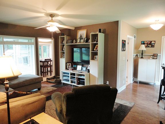 5th image of 4715 Clark St