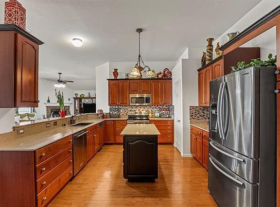 4th image of 930 Mellanie Ct