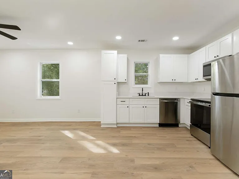 1015 Sims St SW — Photo 14
