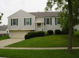 2048 Briar Hill Dr, Schaumburg, IL 60194