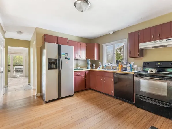 520 King St, Raynham, MA 02767