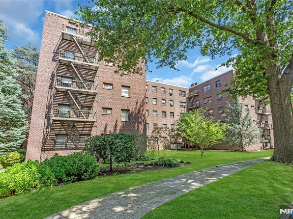 3081 Edwin Ave APT 5J, Fort Lee, NJ 07024