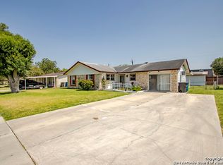 7122 Woodgate Dr, San Antonio, TX 78227