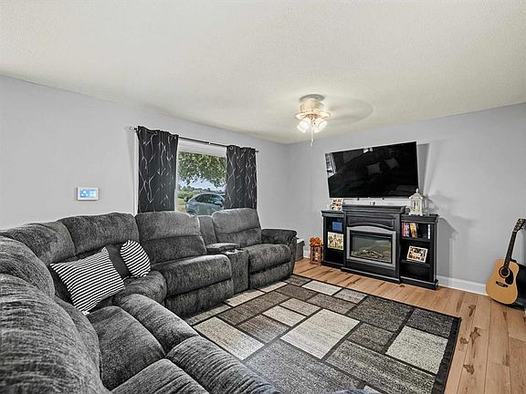 4th image of 7700 Highway 405