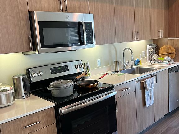4th image of 2720 152nd Ave NE #495