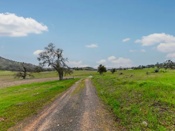 6074 Chaparojas St, Angels Camp, CA 95222