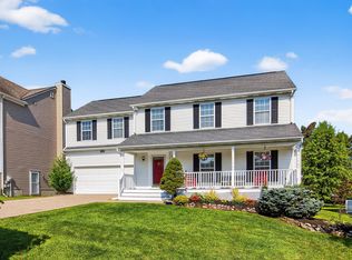 4002 Meadowfield Dr, Louisville, KY 40245