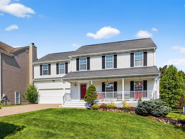4002 Meadowfield Dr, Louisville, KY 40245