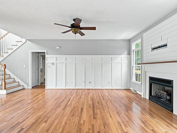 4th image of 1159 High Grove Ln