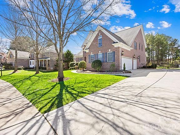 3rd image of 2904 Blackburn Dr