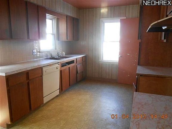 4th image of 250 S Hawkins Ave