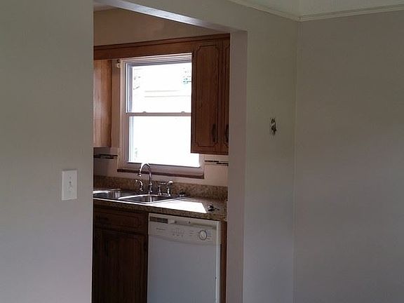 5th image of 326 Union St