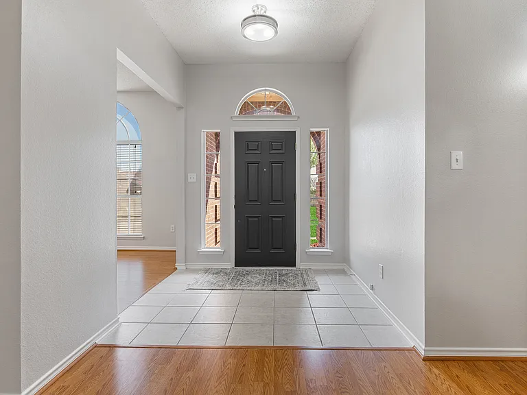 4909 Springtree Ln — Photo 5