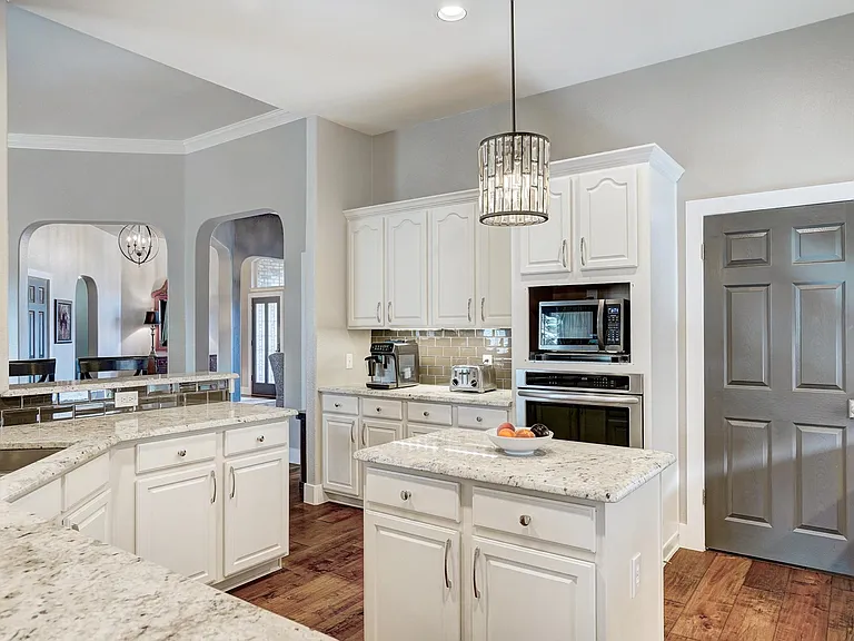 2639 Henley Dr — Photo 24