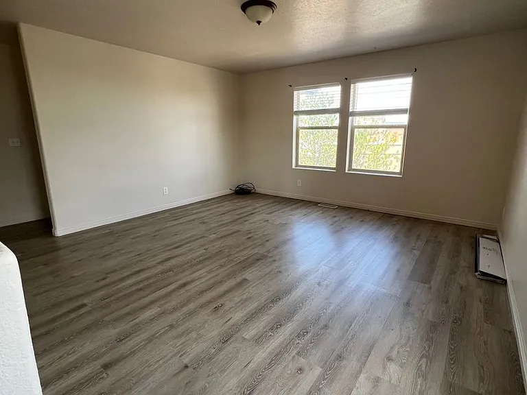 296 N Torrey Pines Cir — Photo 19