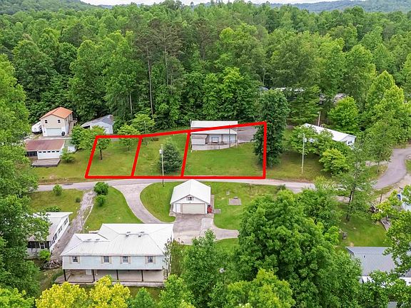3rd image of 302 Dogwood Dr