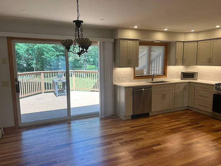 20 Breeze Dr — Photo 5