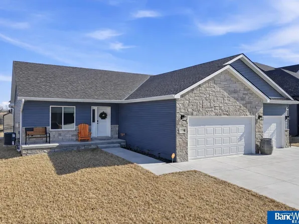 1116 Kantor Ln, Hickman, NE 68372