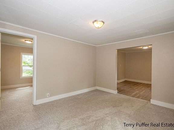 3rd image of 2813 Wood St