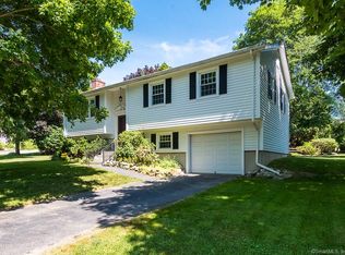 6 Seneca Dr, Groton, CT 06340