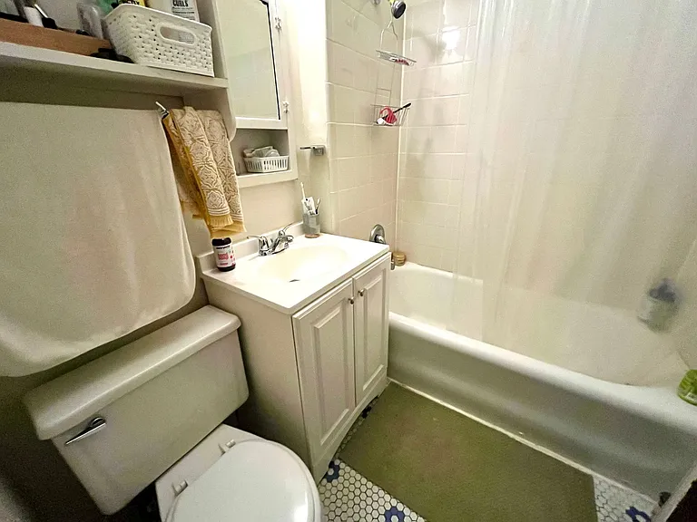 3825 N Oakland Ave — Photo 31