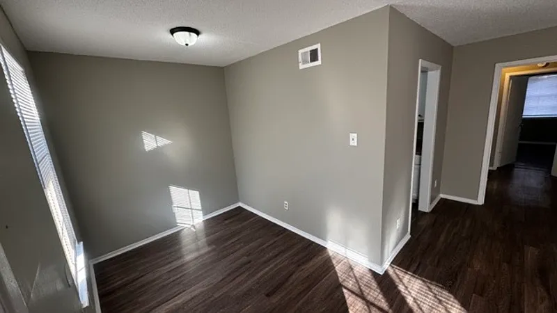 2 bed, 1.0 bath, 815 sqft, $895 — Photo 4