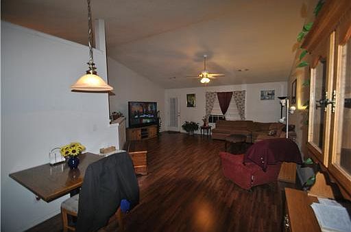 3rd image of 1207 SE D St