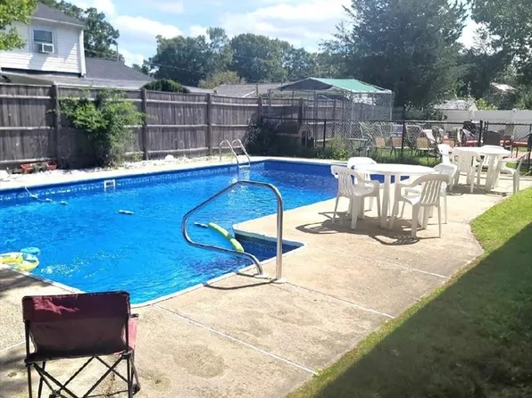 111 Ames Rd, Brockton, MA 02302