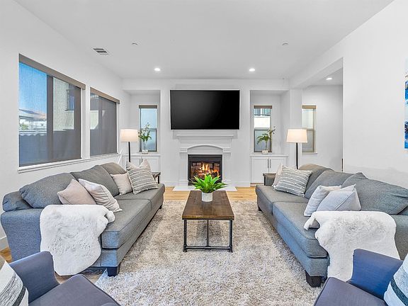 3rd image of 564 Dali Ct