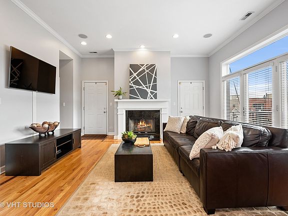 2nd image of 3205 N Hoyne Ave APT 3B
