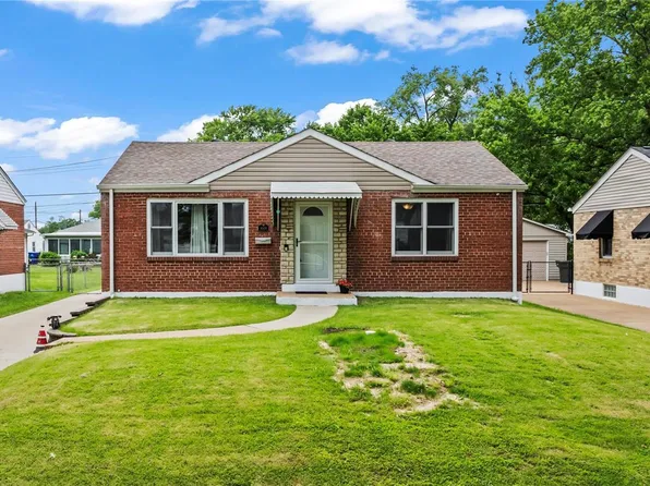 8009 Parkwood Dr, Saint Louis, MO 63123