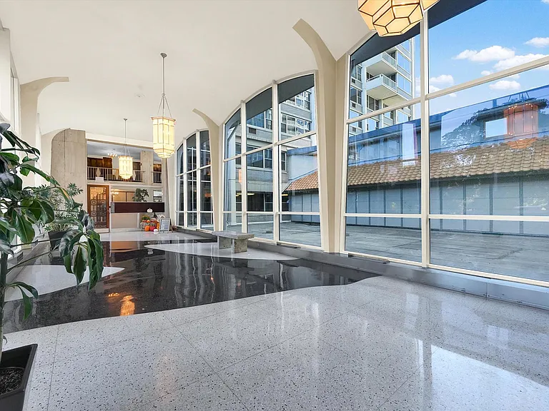 4250 N Marine Dr #22 — Photo 11
