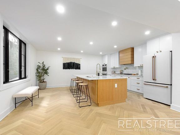 5th image of 1209 Union St Floor 1