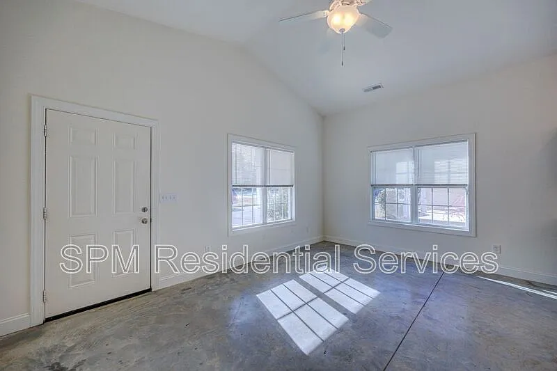 1 bed, 1.0 bath, 900 sqft, $1,295 — Photo 4