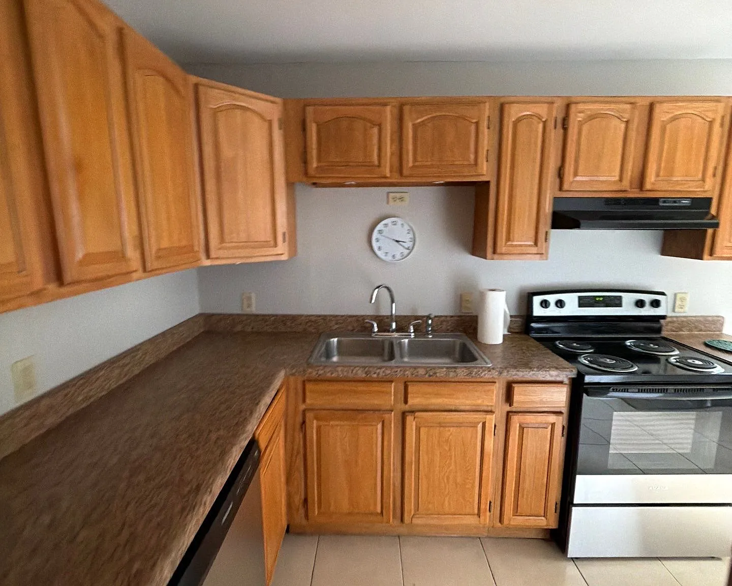 3 bed, 2160 sqft, $1,800 — Photo 3