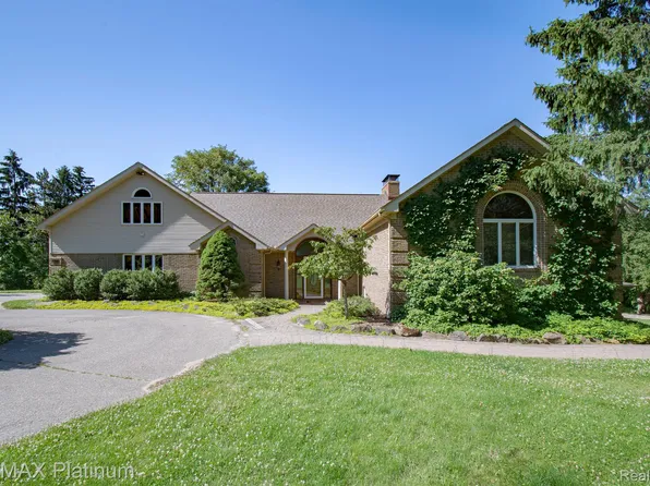 825 Markwood Dr, Oxford, MI 48370