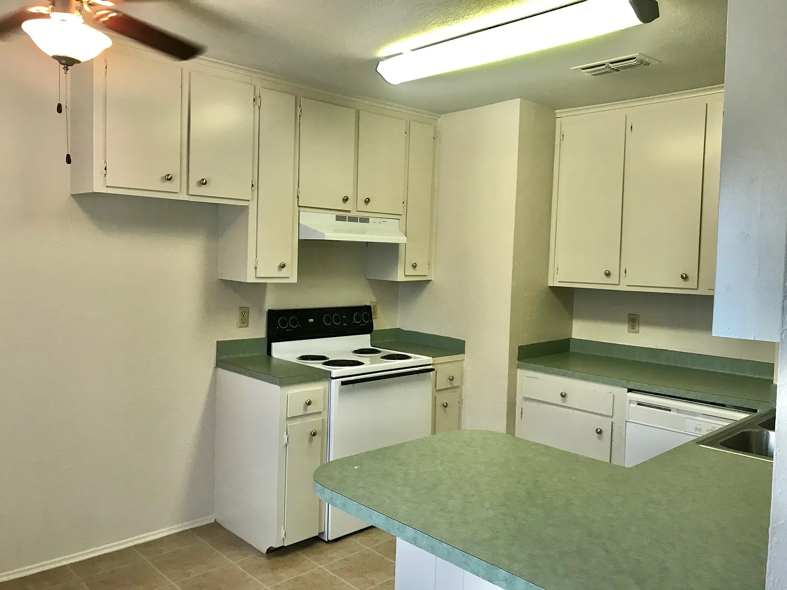 4 bed, 1080 sqft, $1,095 — Photo 3