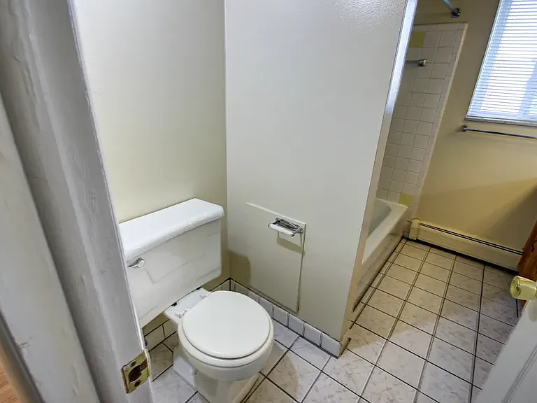 Fairfield Arms Apartments — Photo 15