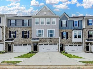 933 Woods Chapel Rd, Buford, GA 30518