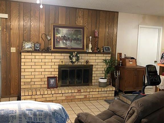 2nd image of 306 Timberline Dr