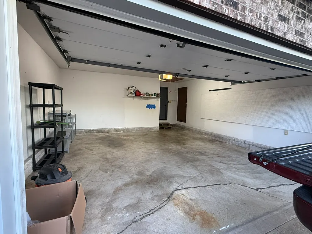 4 bed, 1859 sqft, $2,300 — Photo 2